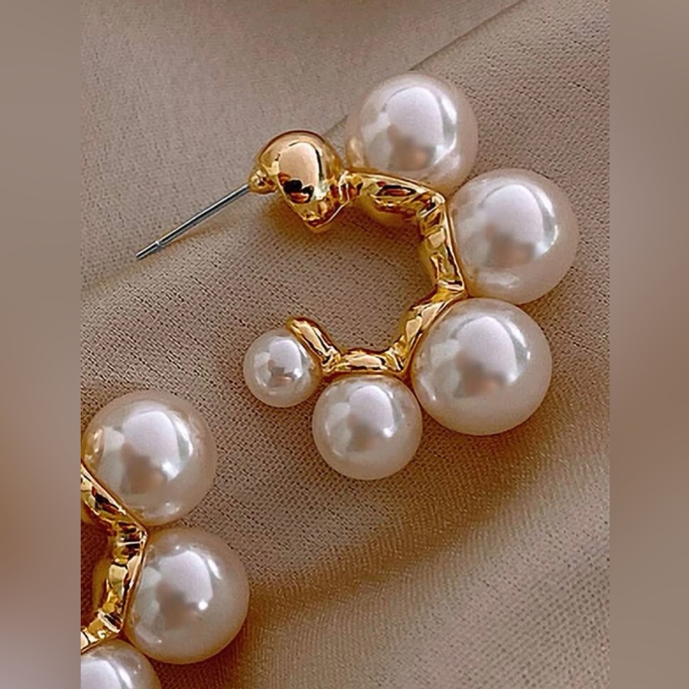 ✨Faux Pearl Hoop Earrings - Picture 6 of 8